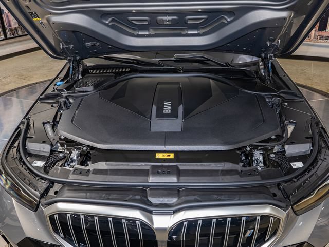 New 2027 BMW i5 xDrive40 w/ M Sport Package AWD/4WD image 5