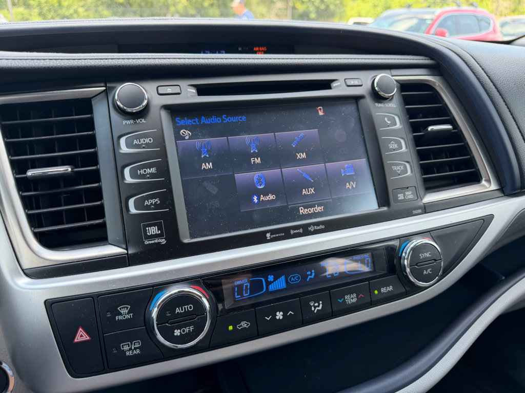 Used 2019 Toyota Highlander Limited FWD image 18