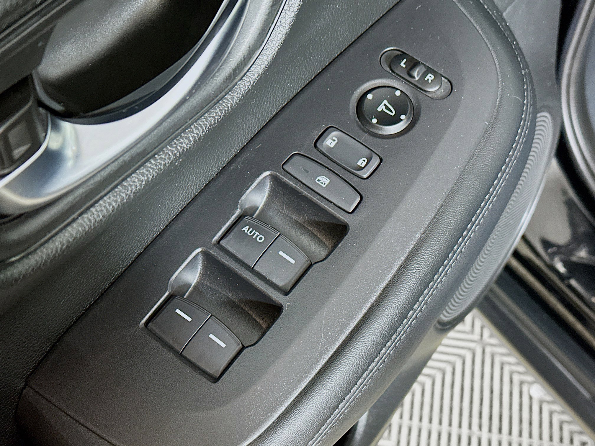 Used 2023 Honda HR-V LX image 17