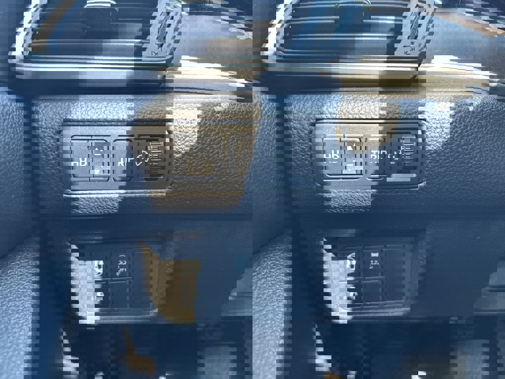 Used 2018 Honda Accord Touring image 16