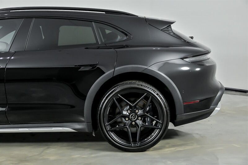 Used 2022 Porsche Taycan 4 Cross Turismo w/ Premium Package AWD/4WD image 8