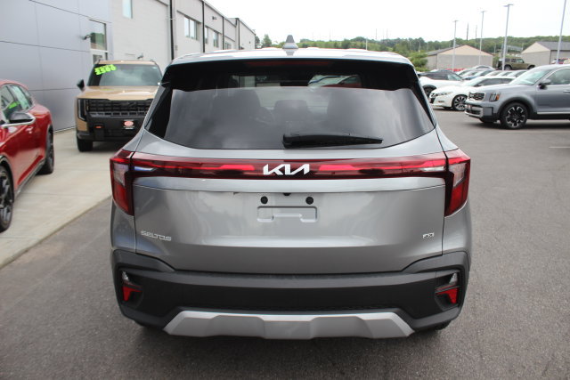 Used 2025 Kia Seltos LX AWD/4WD image 28