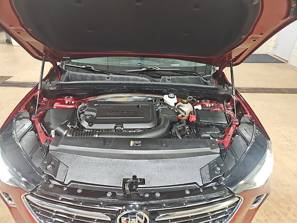 Used 2023 Buick Envision Essence image 2