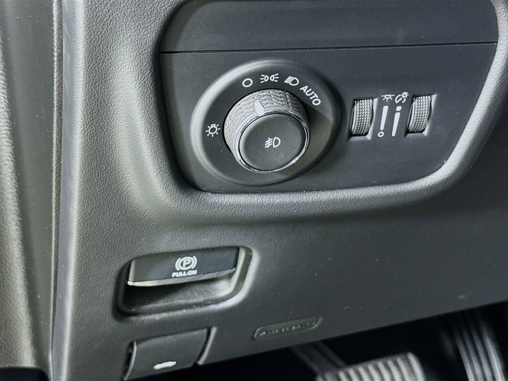 Used 2023 Jeep Grand Cherokee Summit image 11