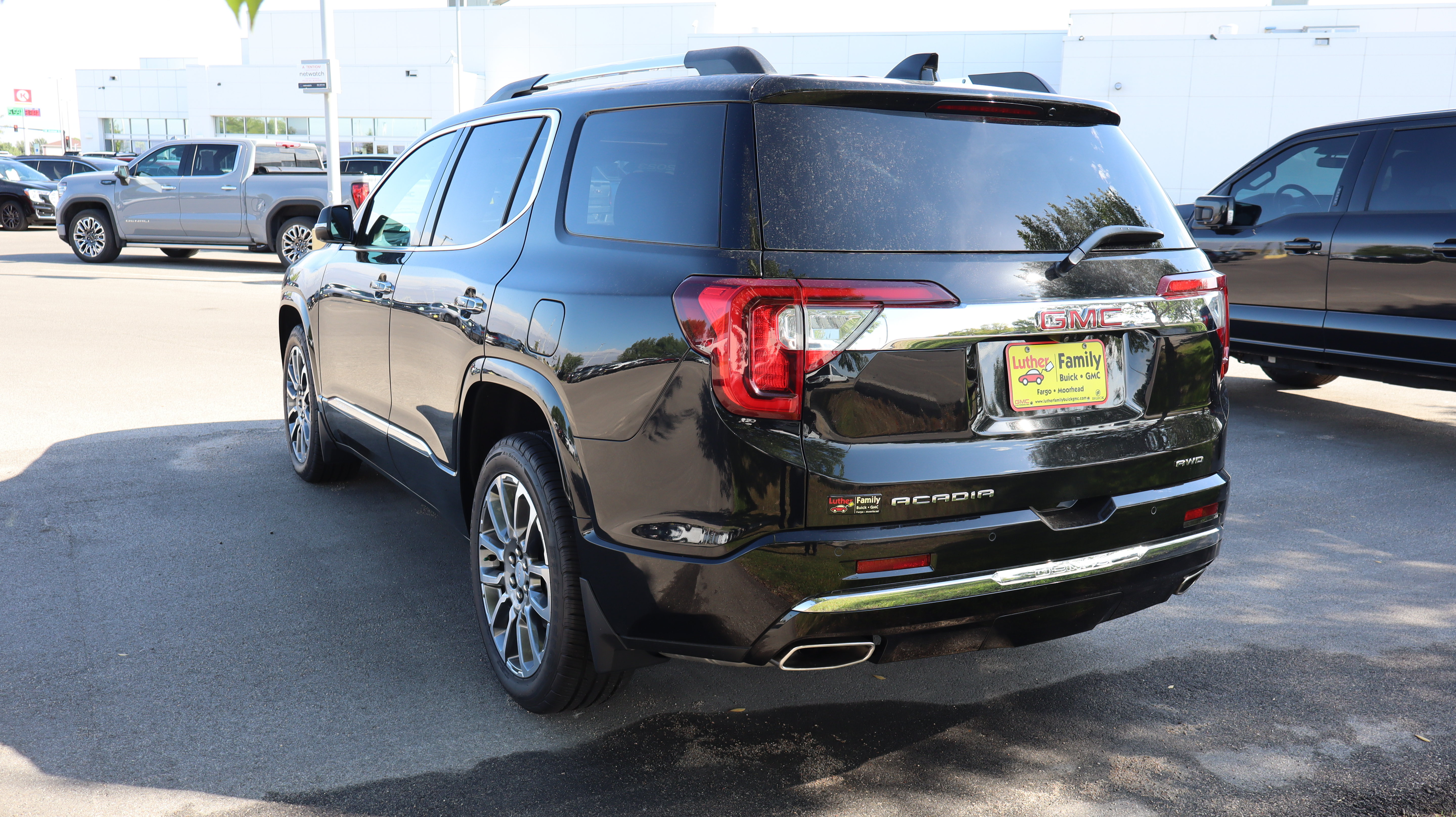 Used 2023 GMC Acadia Denali w/ Denali Technology Package AWD/4WD image 5