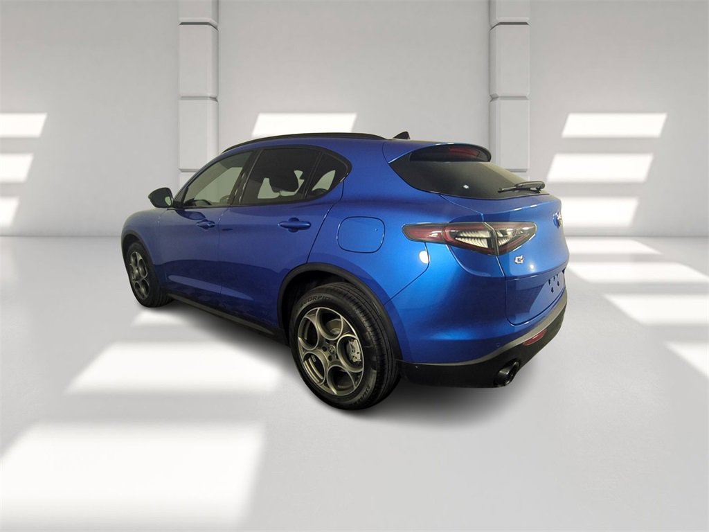 New 2025 Alfa Romeo Stelvio Sprint image 6
