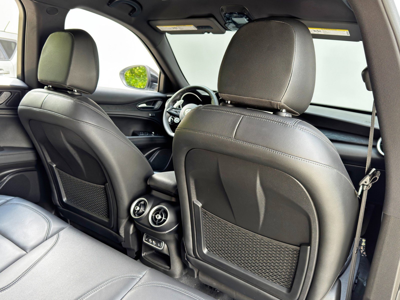 Used 2024 Alfa Romeo Stelvio Sprint image 37