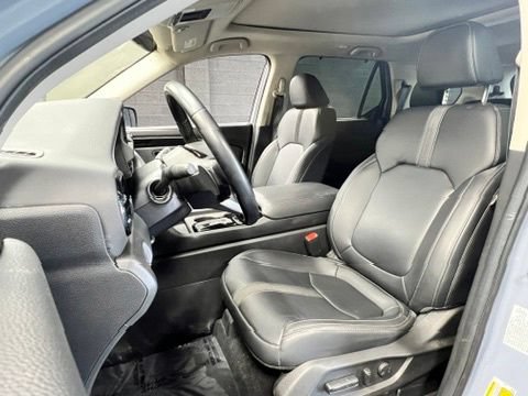 Used 2025 Honda Pilot Touring image 7