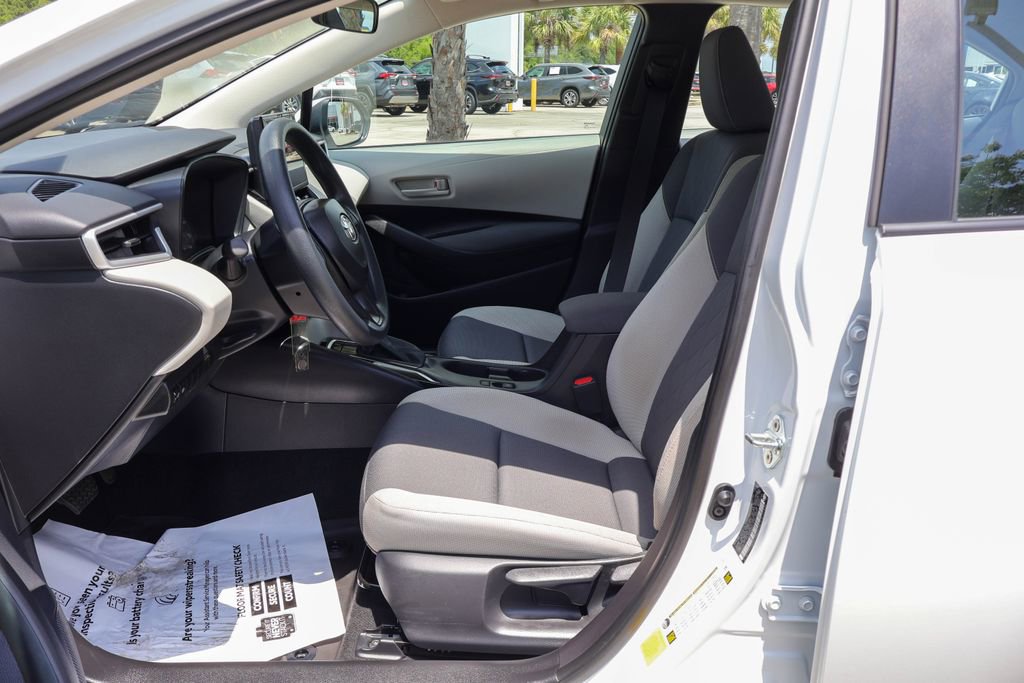 Used 2025 Toyota Corolla LE FWD image 8
