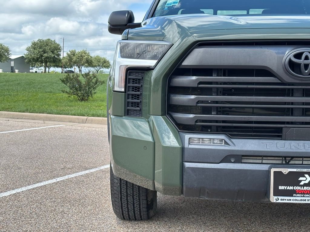 Used 2022 Toyota Tundra SR5 w/ SR5 Convenience Package image 4