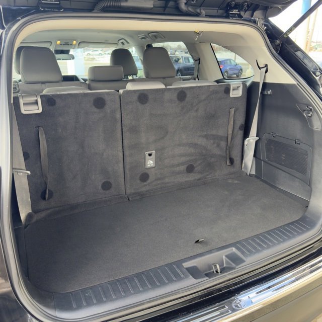 Used 2023 Toyota Highlander L image 14