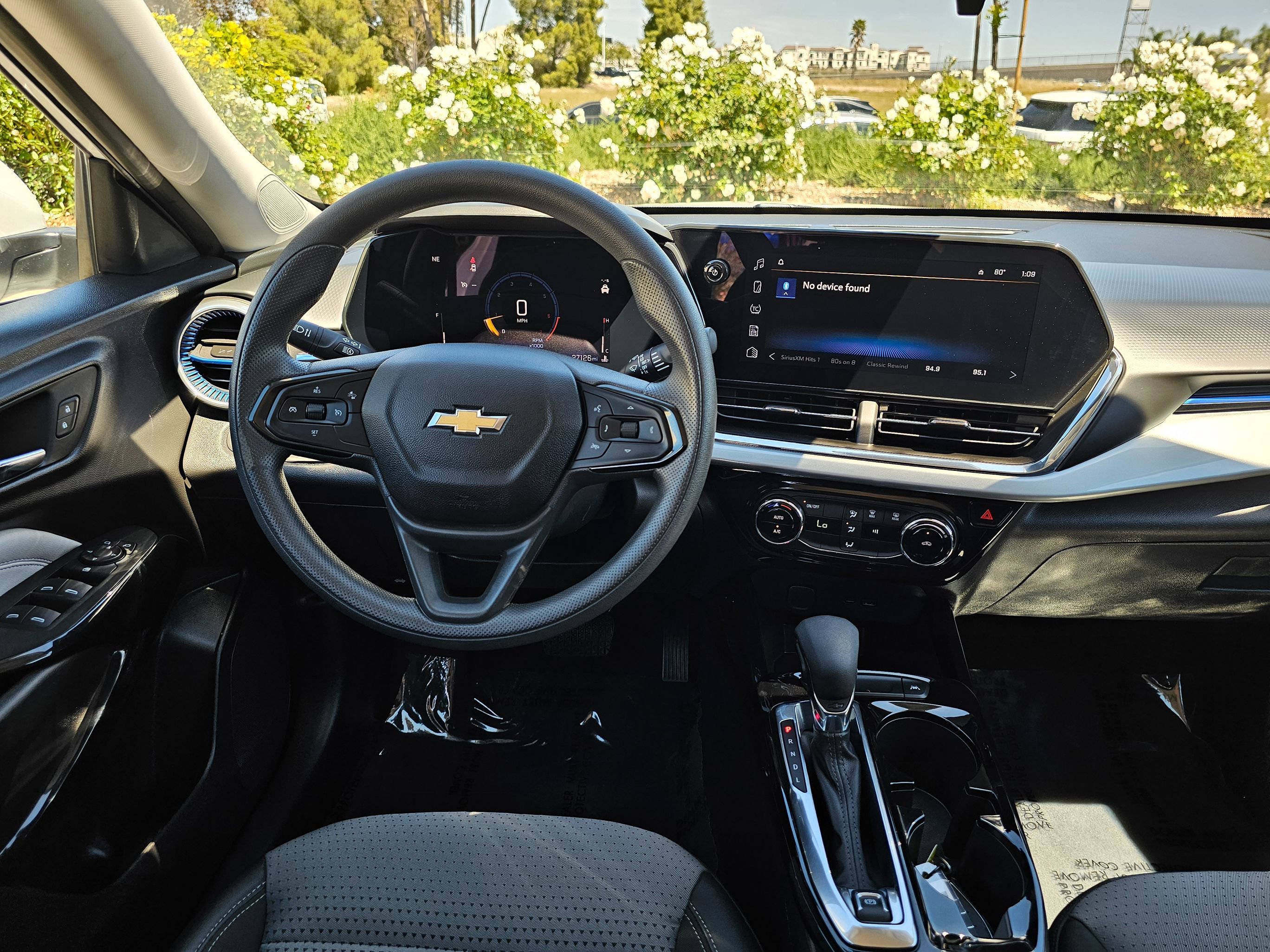 Used 2025 Chevrolet Trax LT FWD image 21