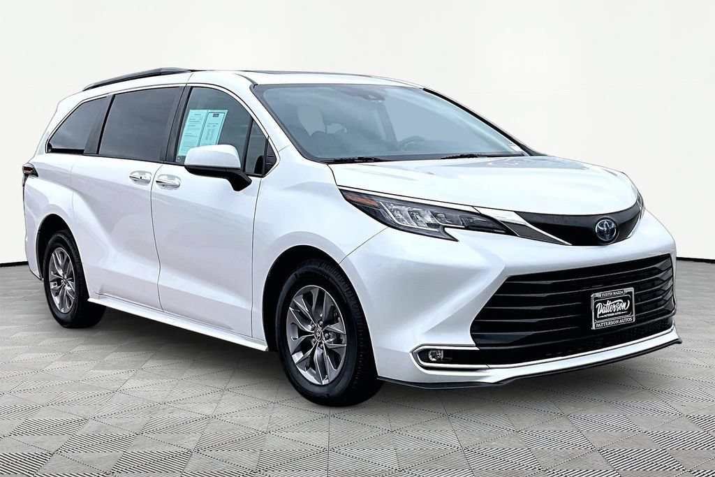 Used 2023 Toyota Sienna XLE FWD image 5