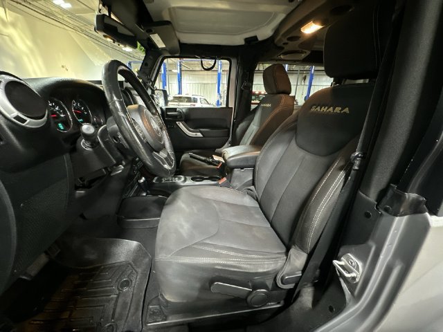 Used 2014 Jeep Wrangler Sahara w/ Connectivity Group AWD/4WD image 17