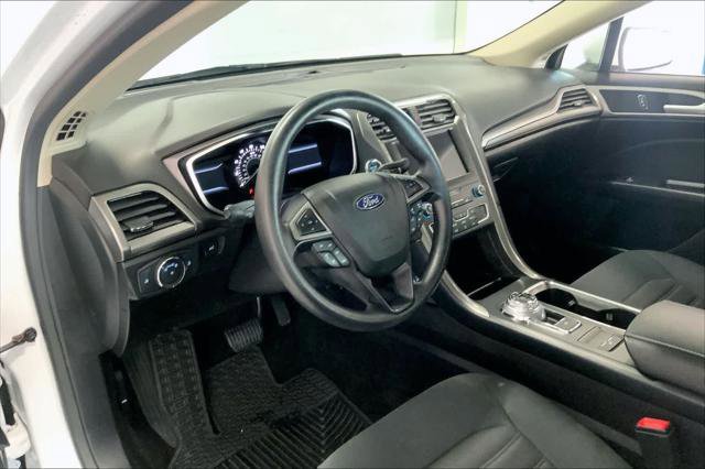 Used 2019 Ford Fusion SE FWD image 2