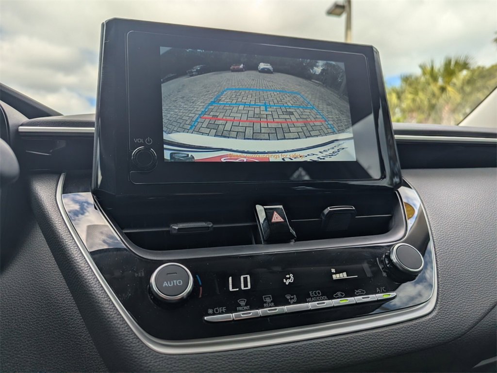 Used 2025 Toyota Corolla LE image 32