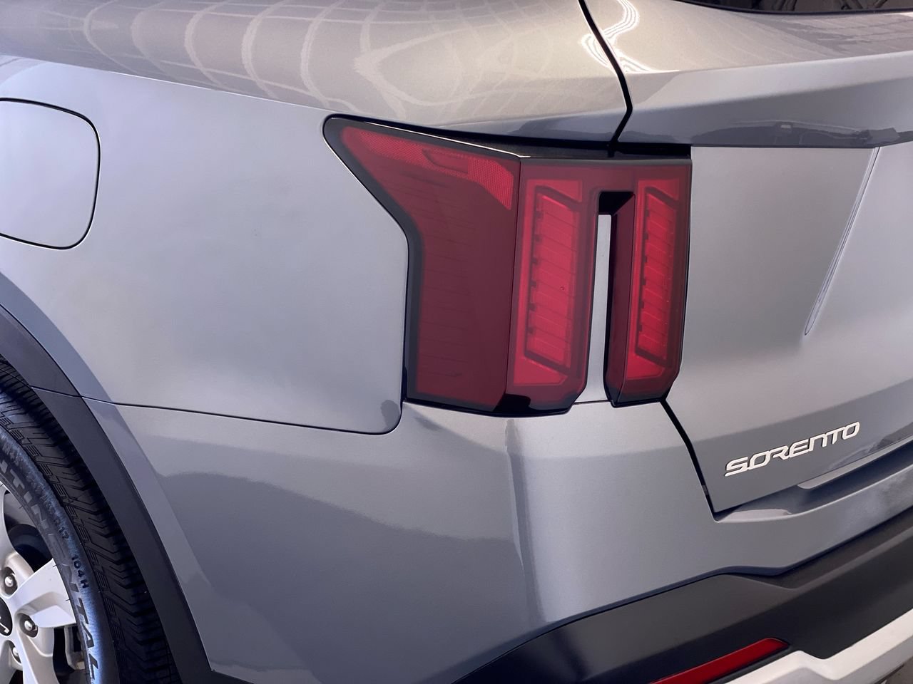 Certified 2025 Kia Sorento LX FWD image 9