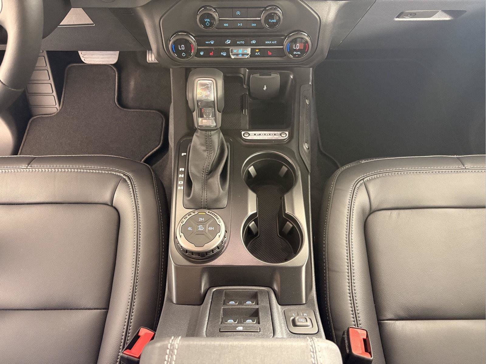 Used 2026 Ford Bronco Outer Banks AWD/4WD image 34