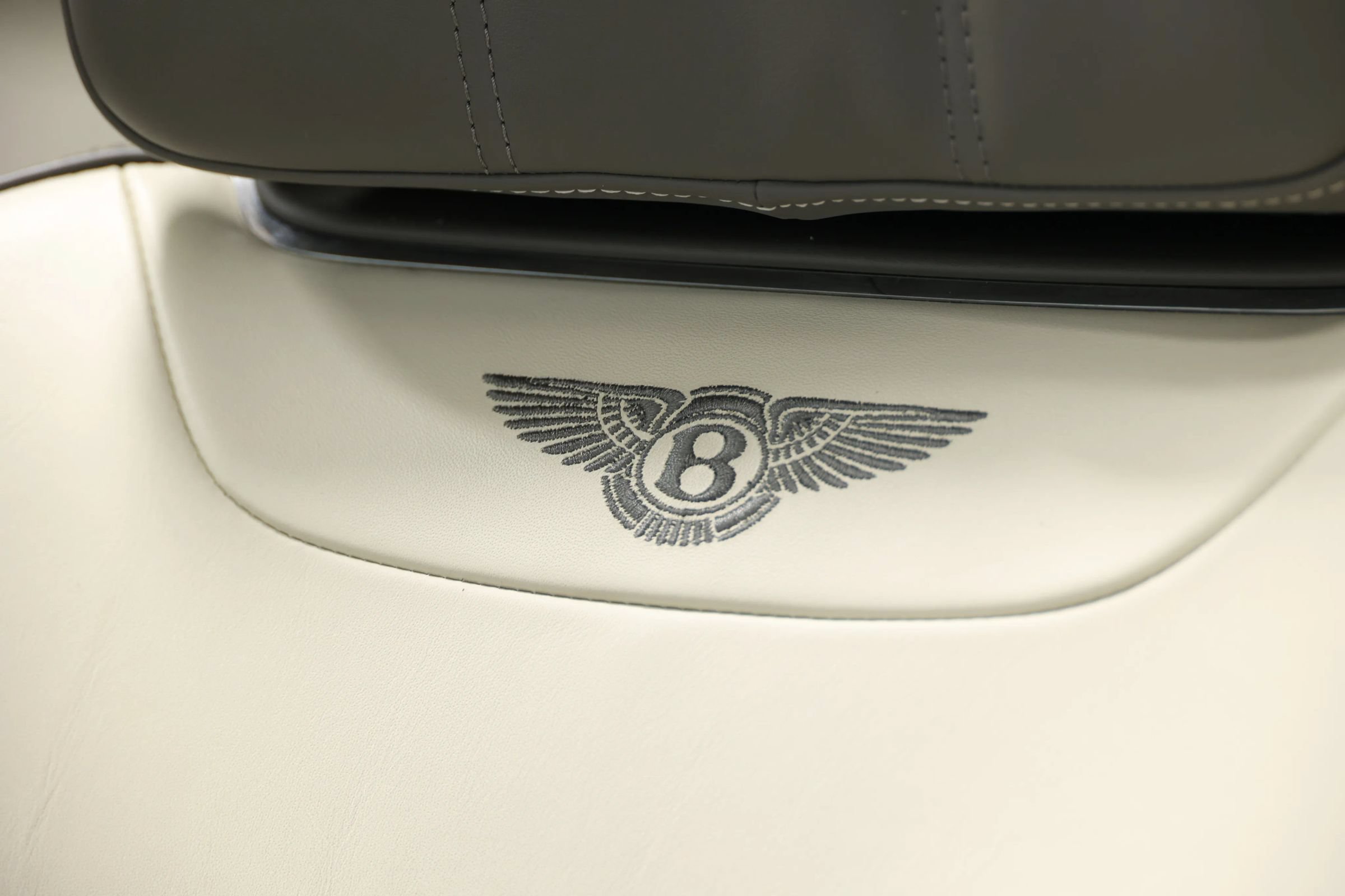 Used 2018 Bentley Bentayga Onyx Edition AWD/4WD image 20