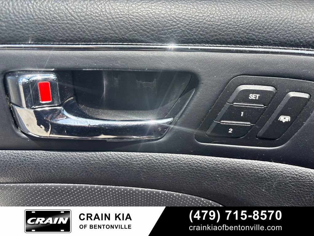 Used 2011 Hyundai Genesis 4.6 RWD image 9