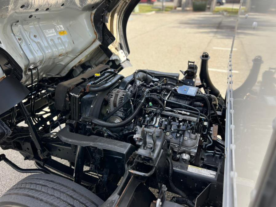 Used 2019 Isuzu NPR image 30