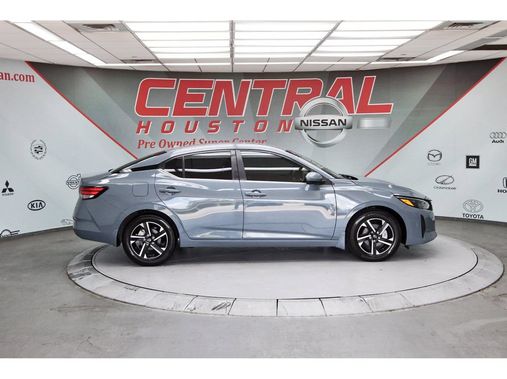 Used 2025 Nissan Sentra SV FWD image 5