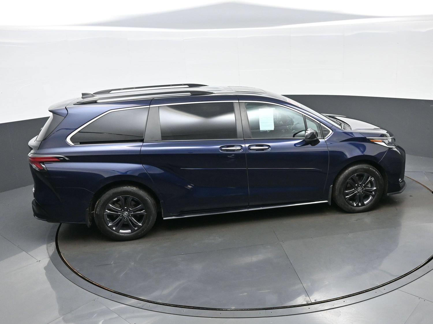 Used 2024 Toyota Sienna XSE AWD/4WD image 43