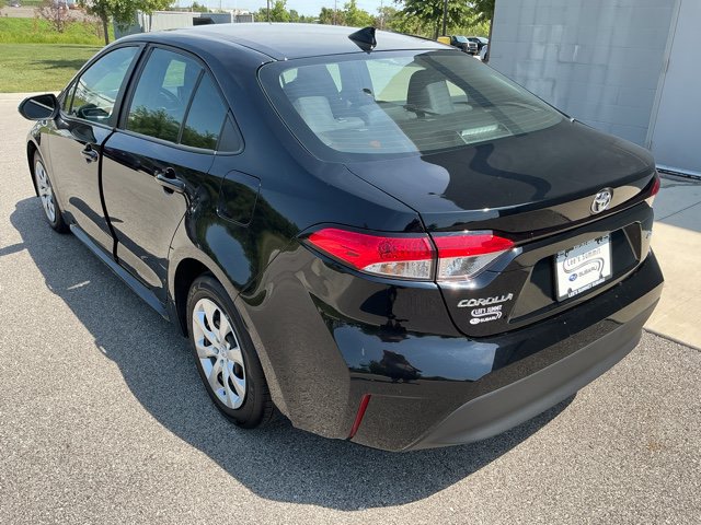 Used 2025 Toyota Corolla LE FWD image 2