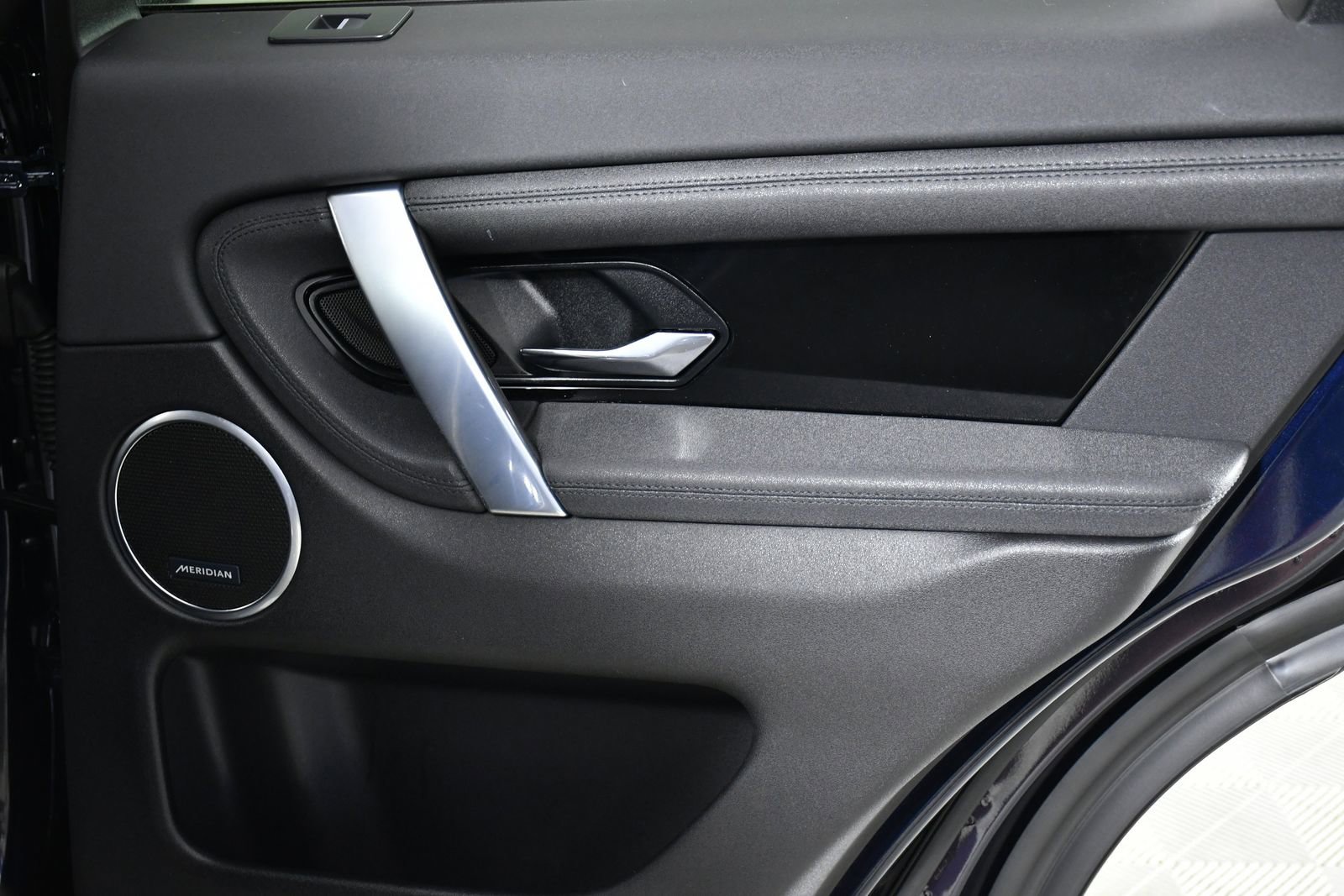 Used 2023 Land Rover Discovery Sport S image 23