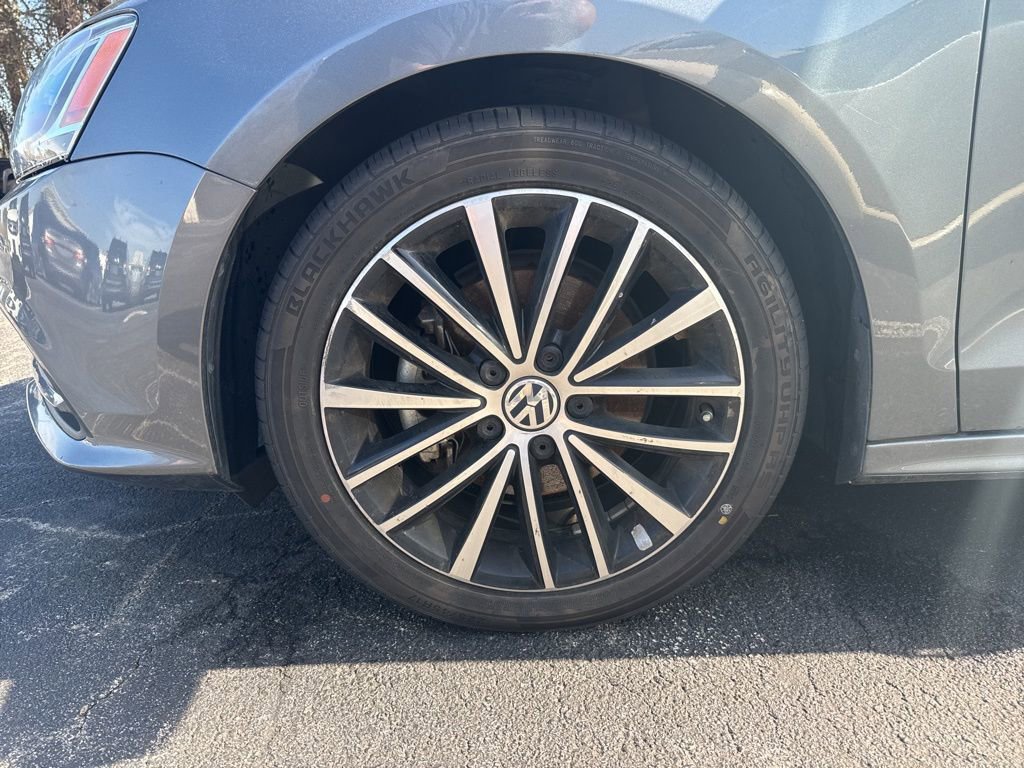 Used 2015 Volkswagen Jetta Sport image 9