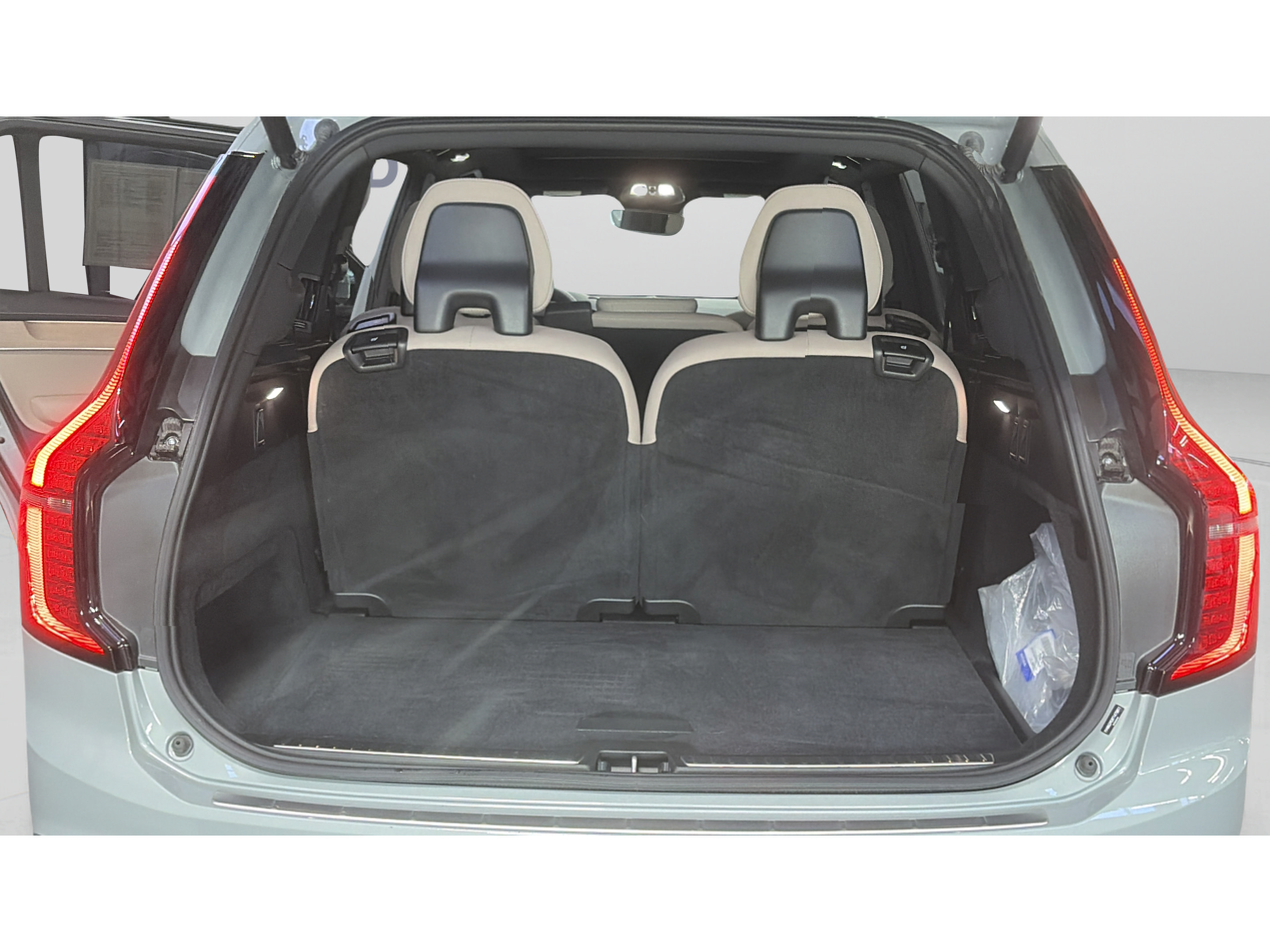 Certified 2026 Volvo XC90 B6 Plus w/ Protection Package Premier AWD/4WD image 33
