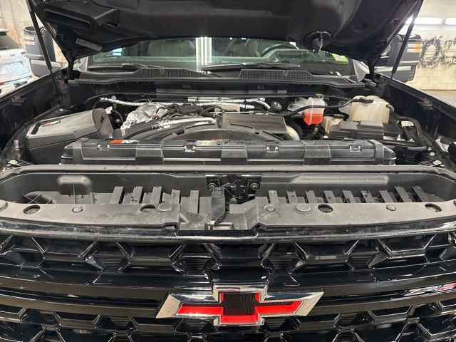 Used 2024 Chevrolet Silverado 2500 ZR2 w/ Technology Package image 30
