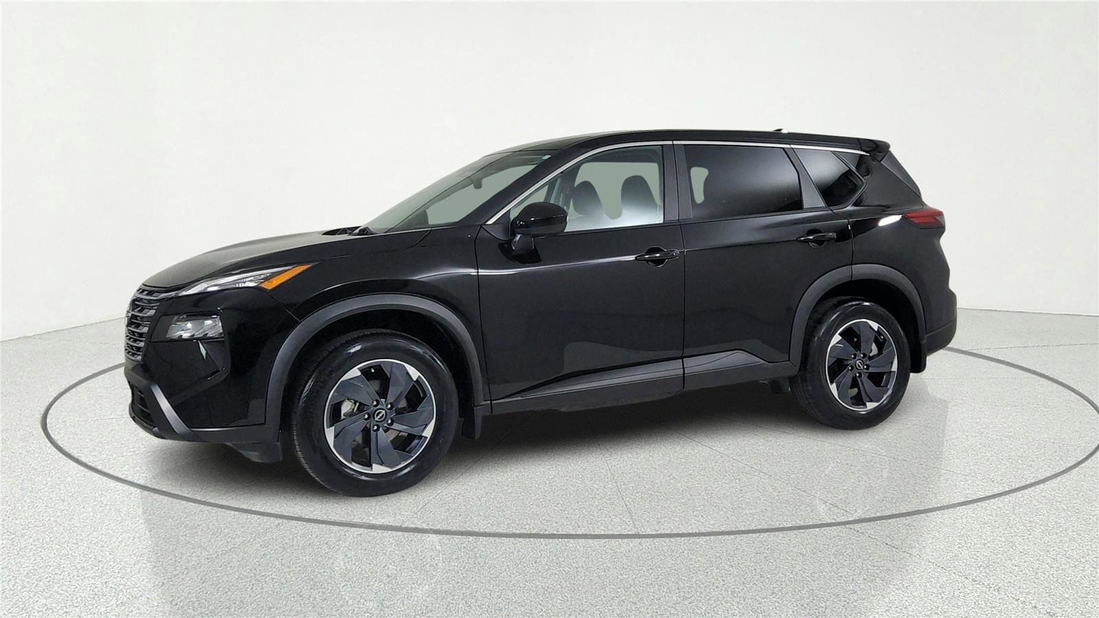 Used 2024 Nissan Rogue SV image 3
