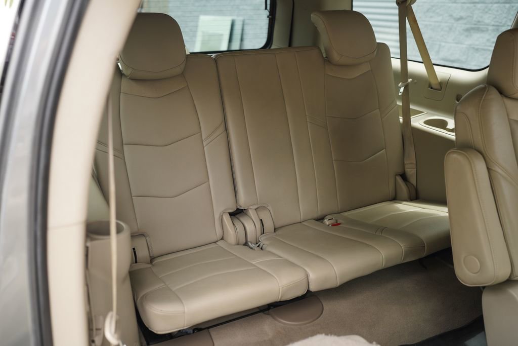 Used 2018 Cadillac Escalade ESV Luxury AWD/4WD image 24