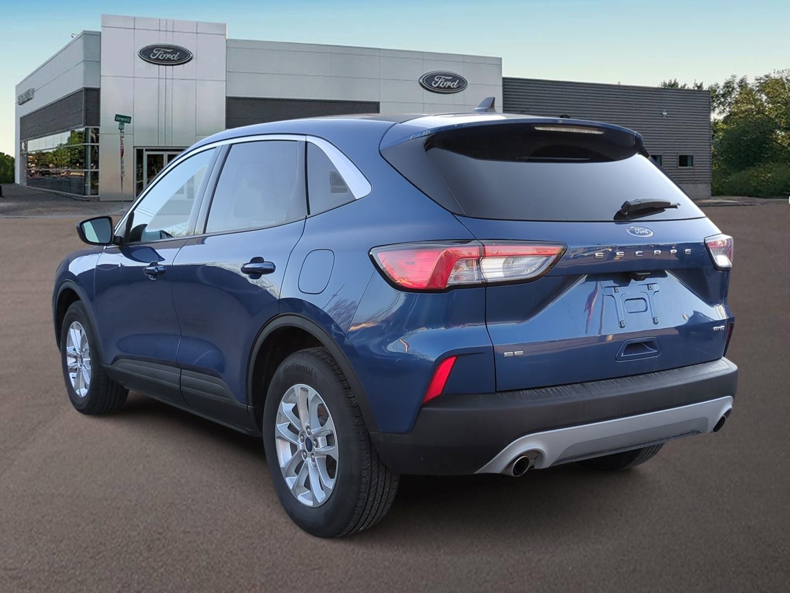 Used 2022 Ford Escape SE w/ Cold Weather Package image 8