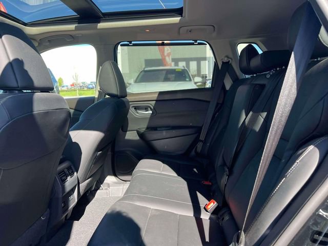 Used 2023 Nissan Rogue SL w/ SL Premium Package image 12