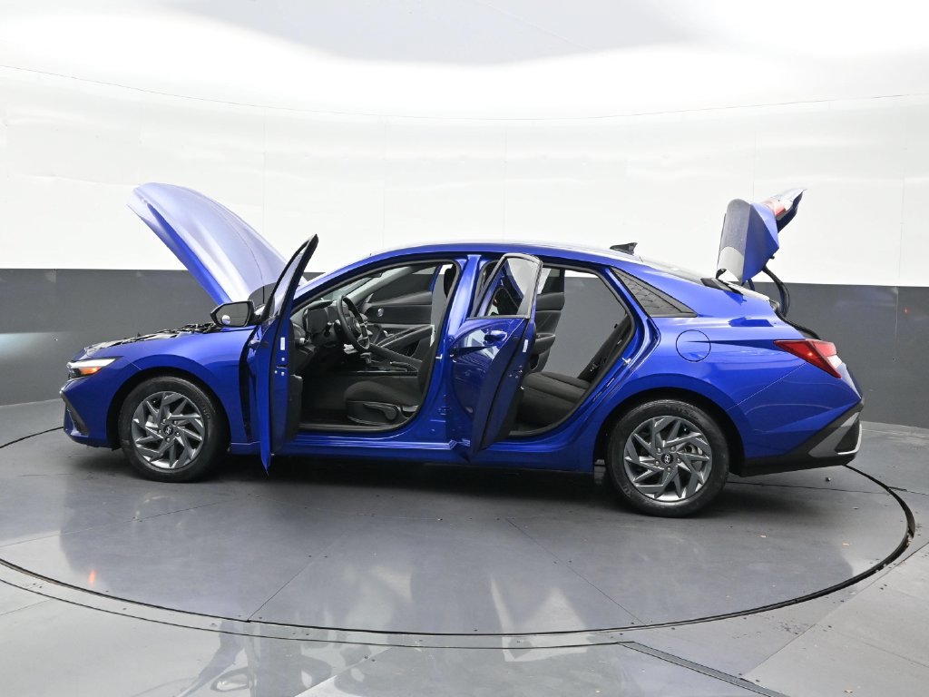 Used 2024 Hyundai Elantra SEL FWD image 39