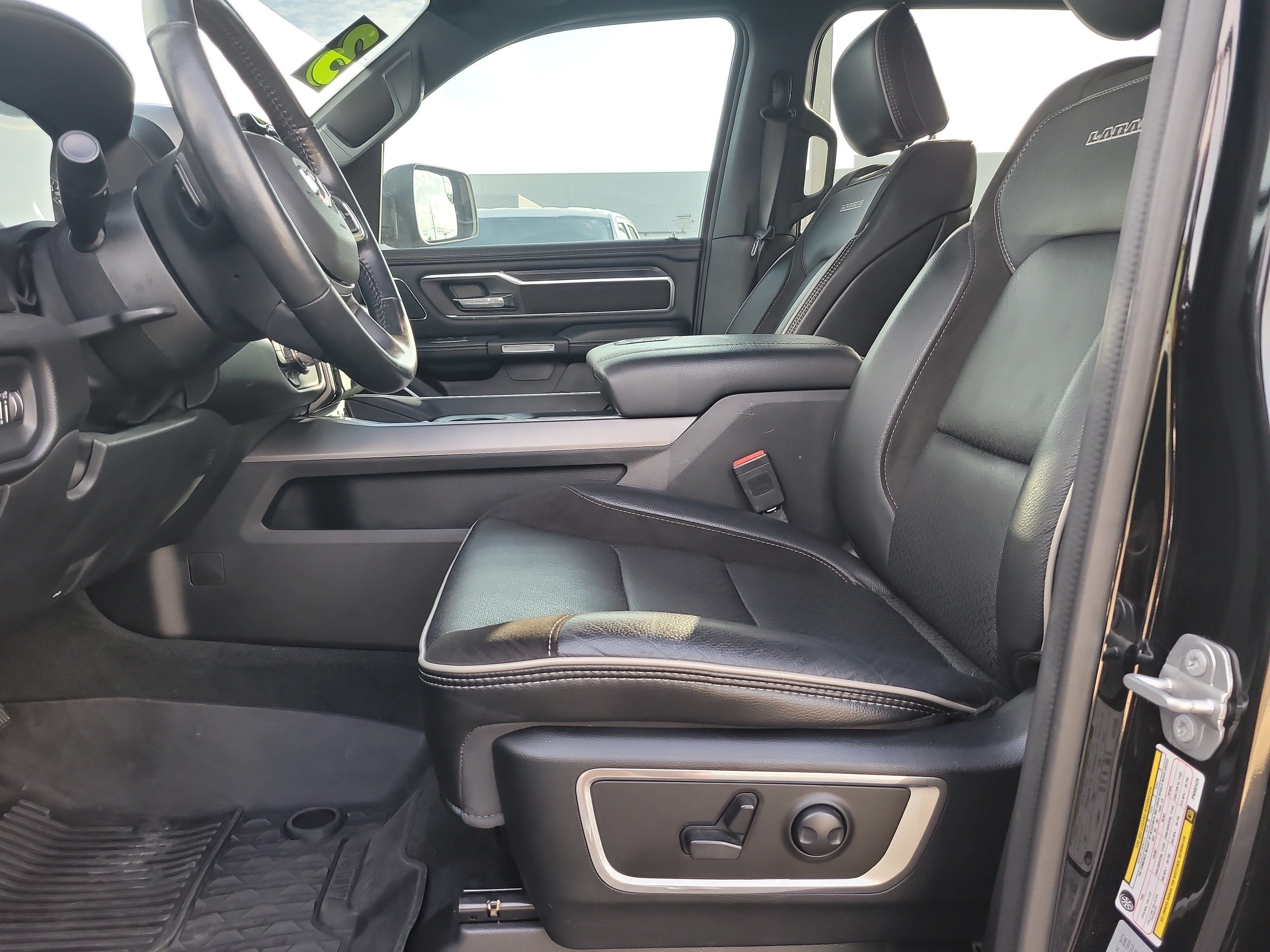 Used 2023 RAM 1500 Laramie AWD/4WD image 18