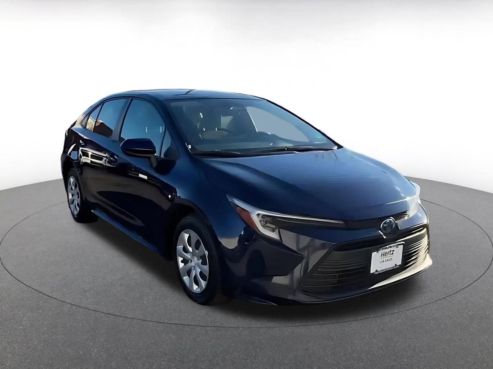 Used 2025 Toyota Corolla LE image 3