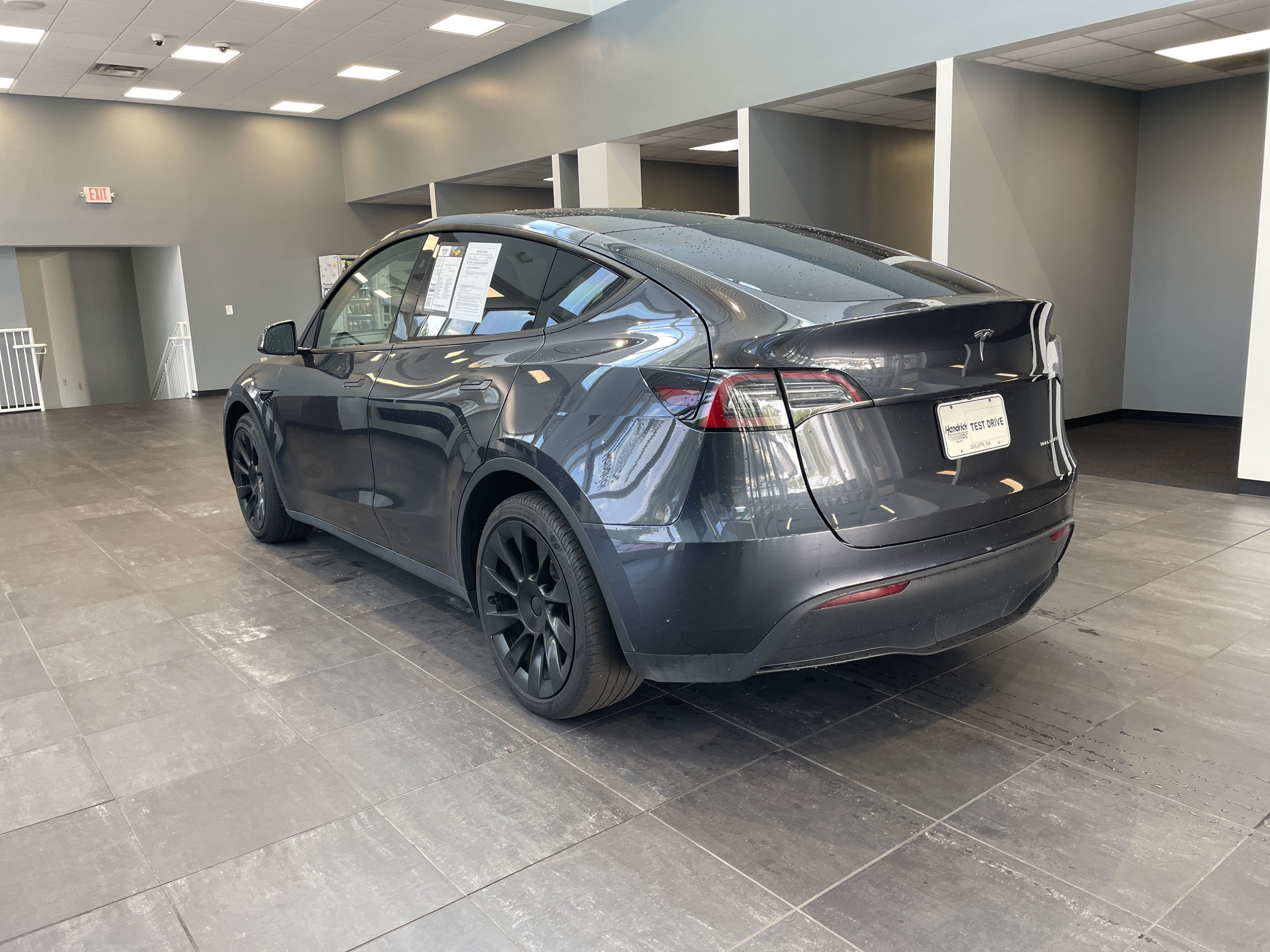Used 2025 Tesla Model Y Long Range AWD/4WD image 8