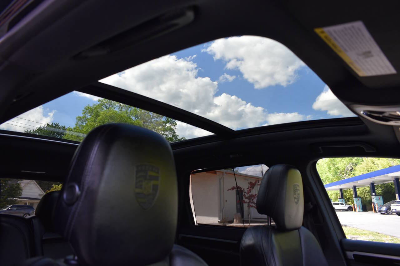 Used 2018 Porsche Cayenne Platinum Edition AWD/4WD image 31