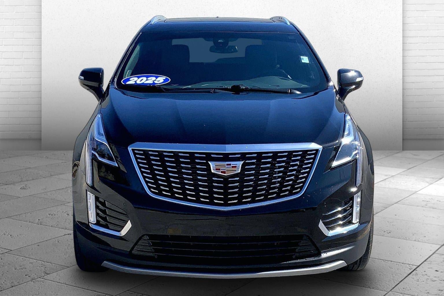 Used 2025 Cadillac XT5 Premium Luxury image 2