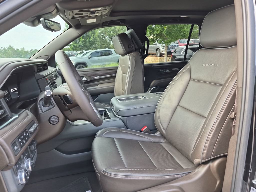 Used 2024 GMC Yukon Denali w/ Advanced Technology Package AWD/4WD image 21