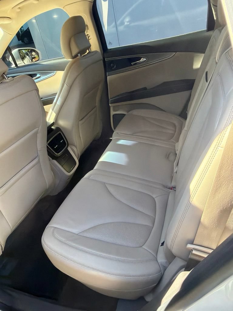 Used 2016 Lincoln MKX Select w/ Select Plus Package AWD/4WD image 9
