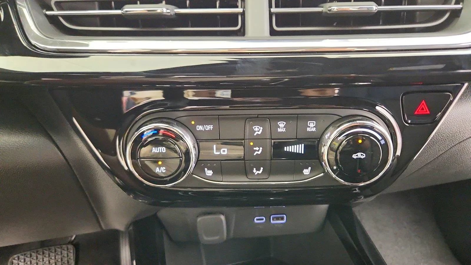 New 2026 Chevrolet Trax RS w/ Driver Confidence Package FWD image 37