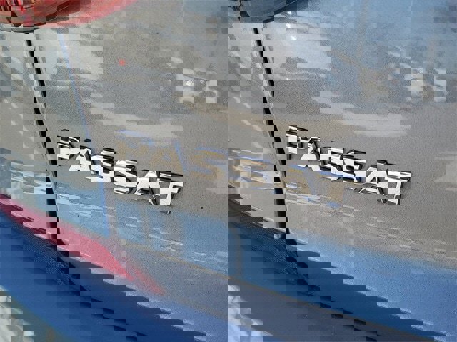 Used 2018 Volkswagen Passat 2.0T R-Line image 6