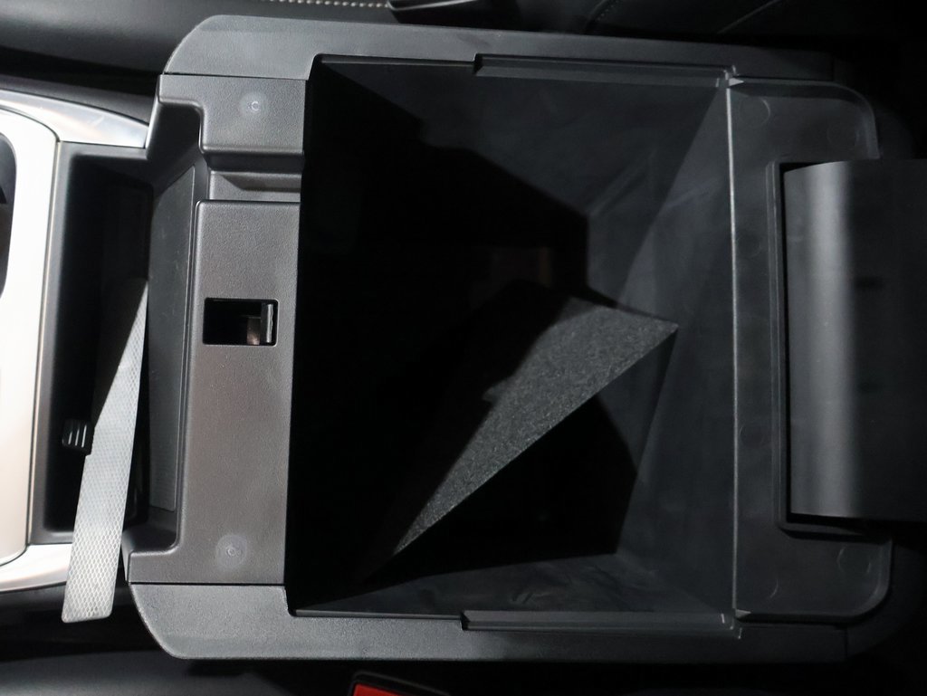 Used 2023 Ford Explorer XLT w/ Equipment Group 202A image 31