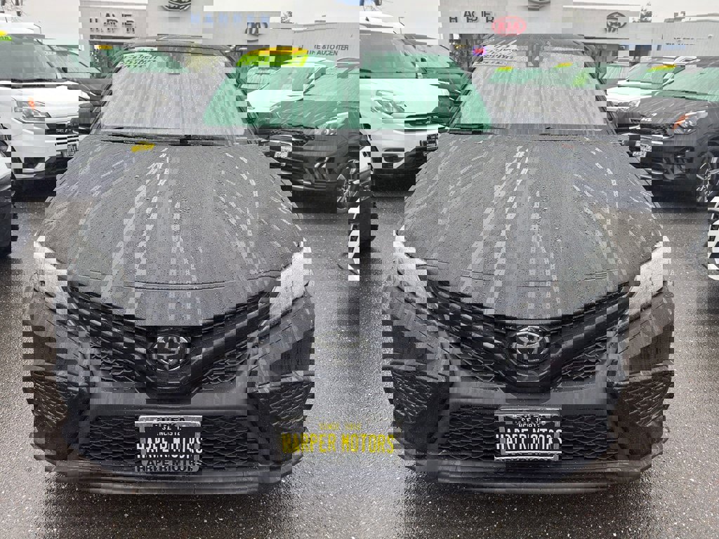 Used 2023 Toyota Camry SE image 2