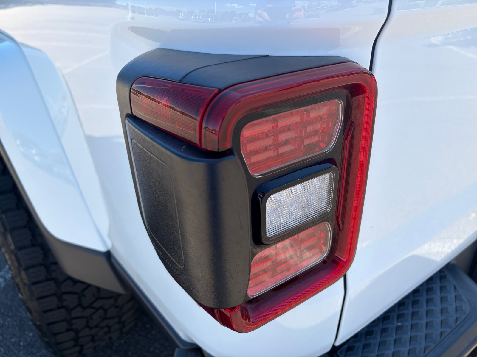 Used 2020 Jeep Gladiator Overland AWD/4WD image 28