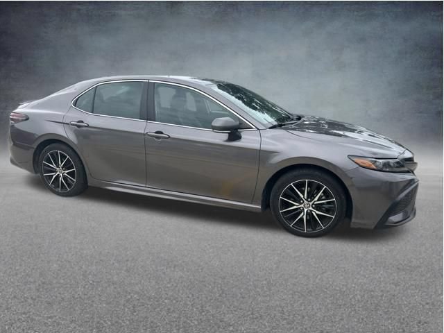 Used 2024 Toyota Camry SE FWD image 6